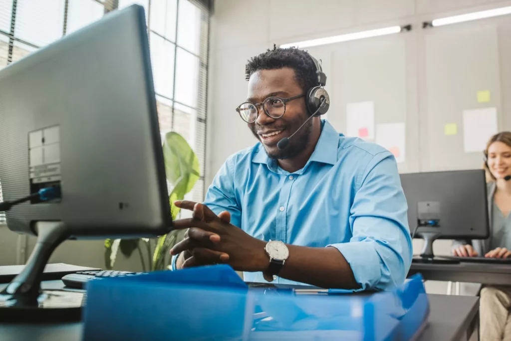 Customer-Service-Agent-in-Blue-Shirt-in-Front-of-Monitor-scaled-1-1024x683